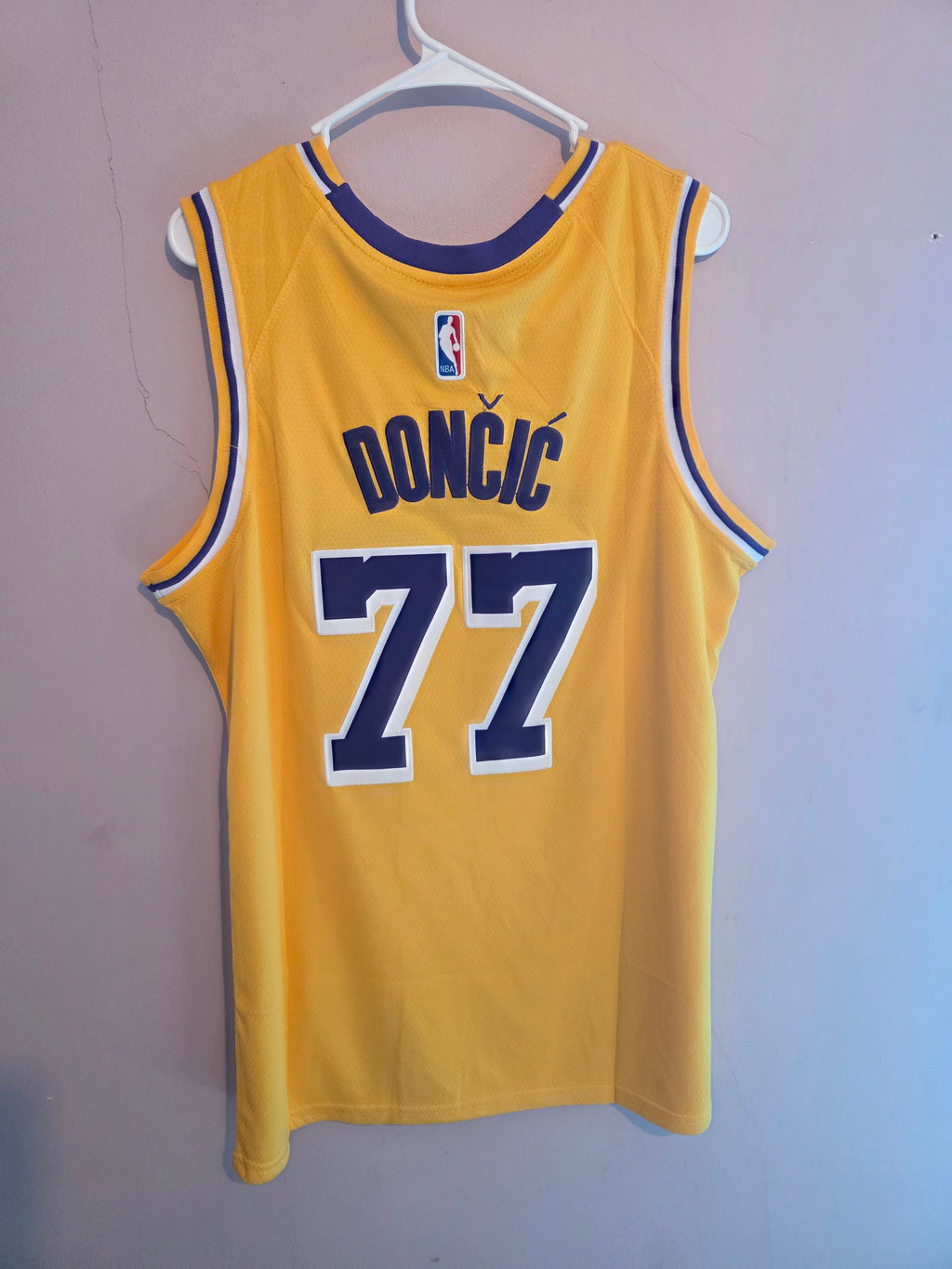 BRAND NEW!! 
Unisex Los Angeles Lakers Luka Doncic 
Nike Gold Swingman Jersey 
Icon Edition